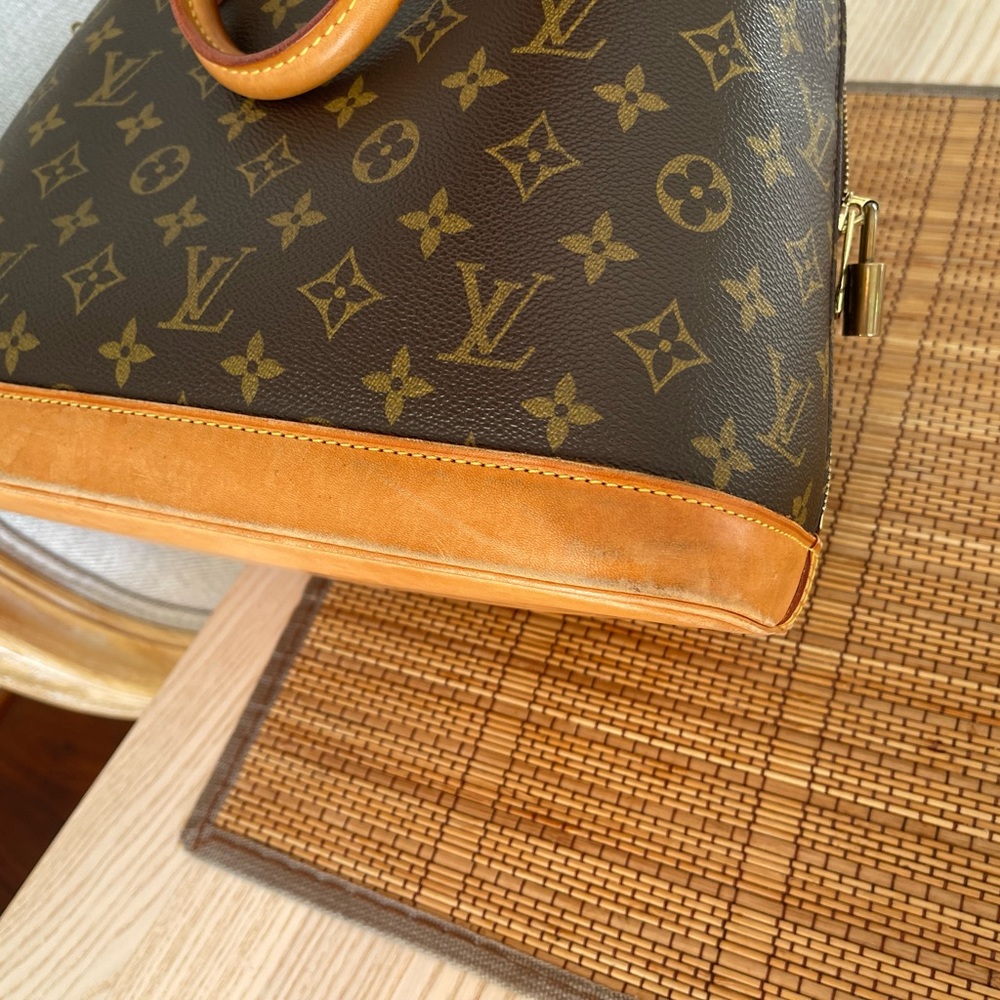 Louis Vuitton Monogram Alma PM Bag - Picture 9 of 10
